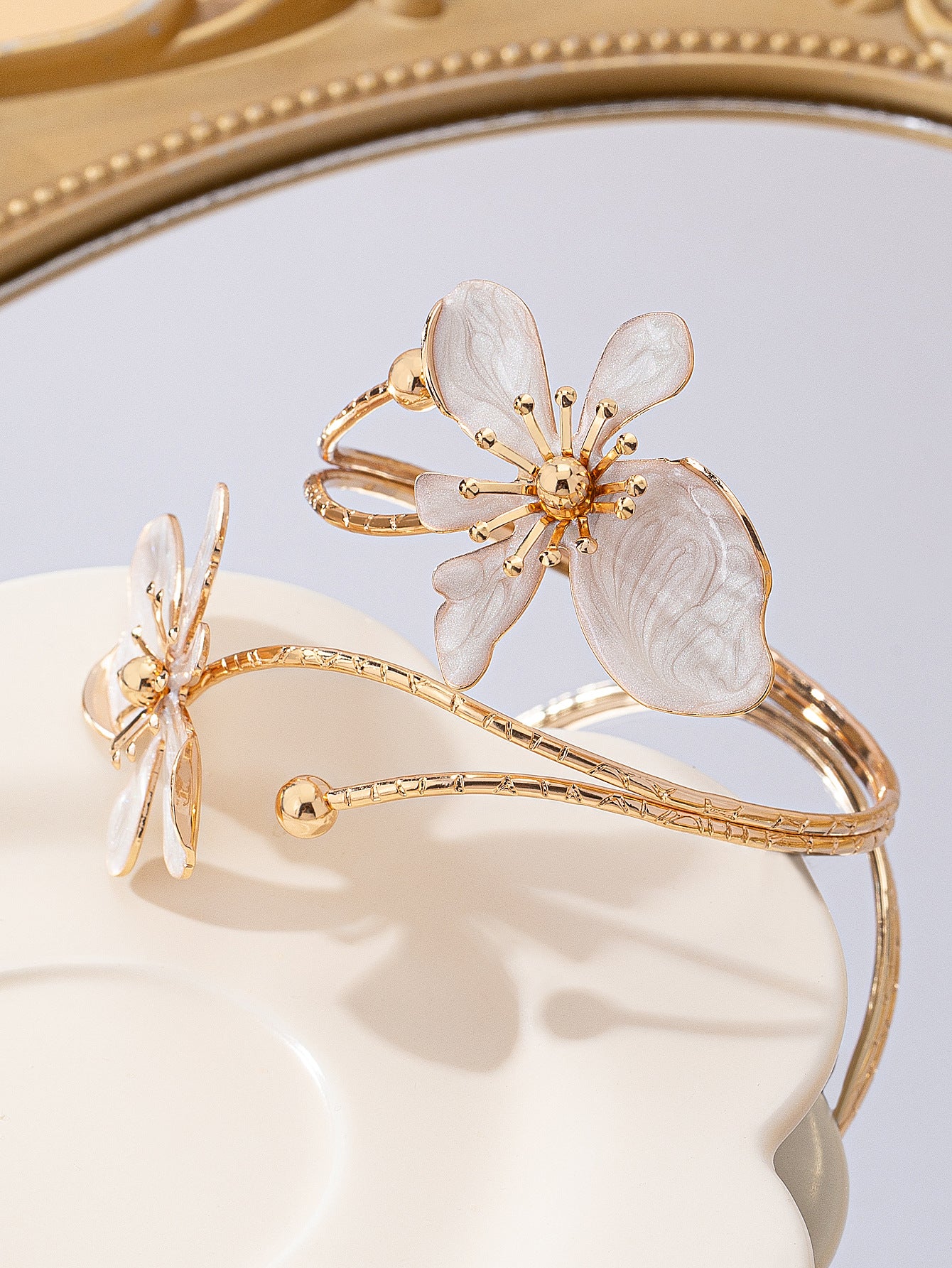 European and American cross-border elegance and simplicity, fresh and sweet design, gold enamel glaze craft flower open bracelet