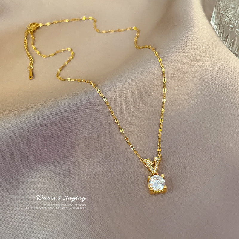 V-shaped square diamond titanium steel necklace light luxury personality temperament gorgeous diamond necklace women's versatile collarbone chain accessories wholesale